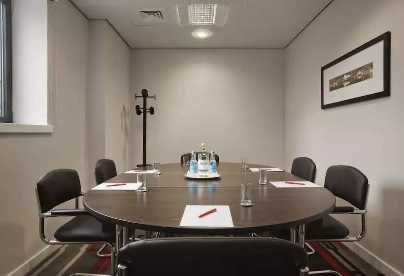 Отель Ramada Encore Newcastle Gateshead