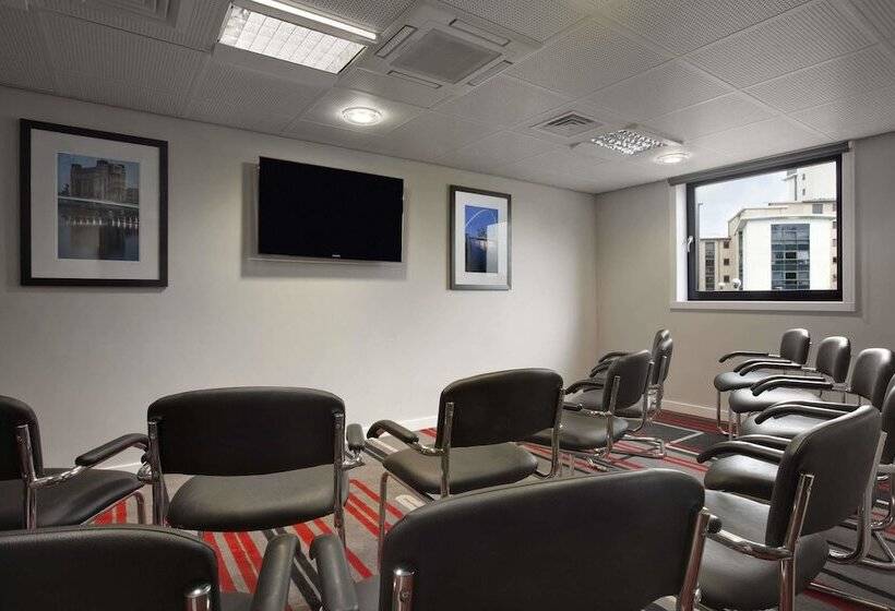 בית מלון כפרי Ramada Encore Newcastle Gateshead