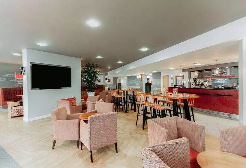 Отель Ramada Encore Newcastle Gateshead