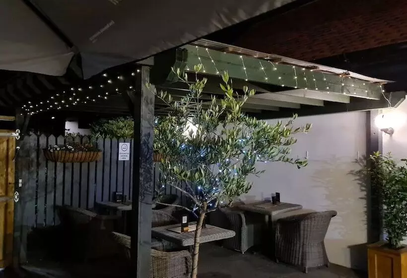 Отель The Crown