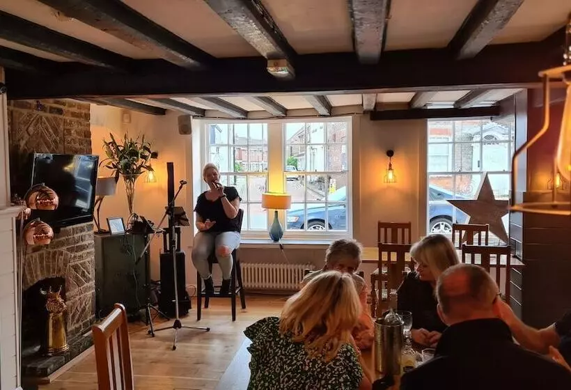 Отель The Crown