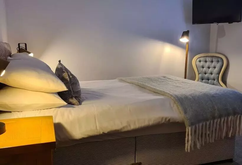 Отель The Crown