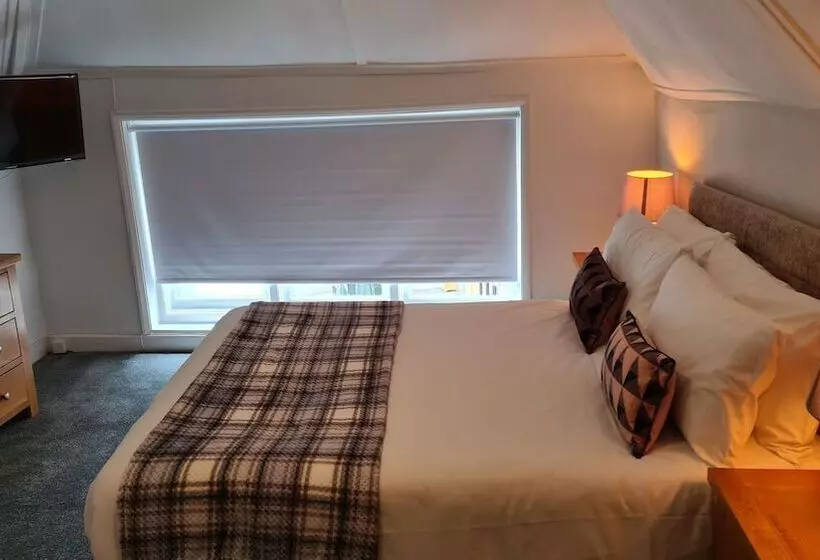 Отель The Crown