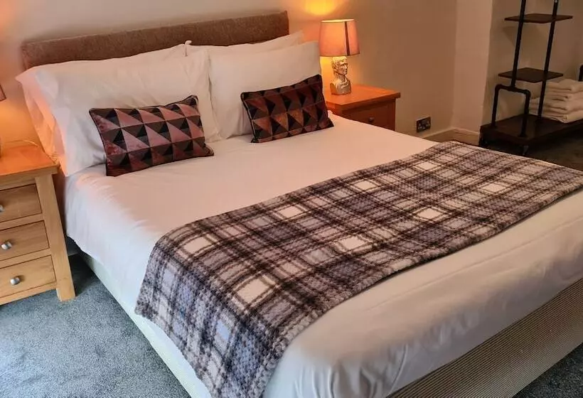 Отель The Crown