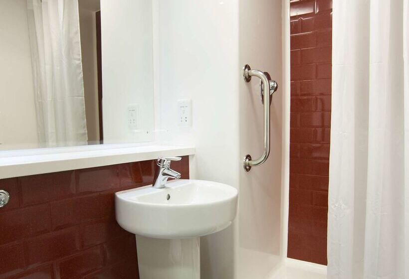 هتل Travelodge Gloucester