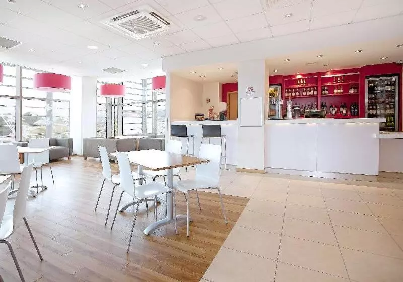 ホテル Travelodge Gloucester