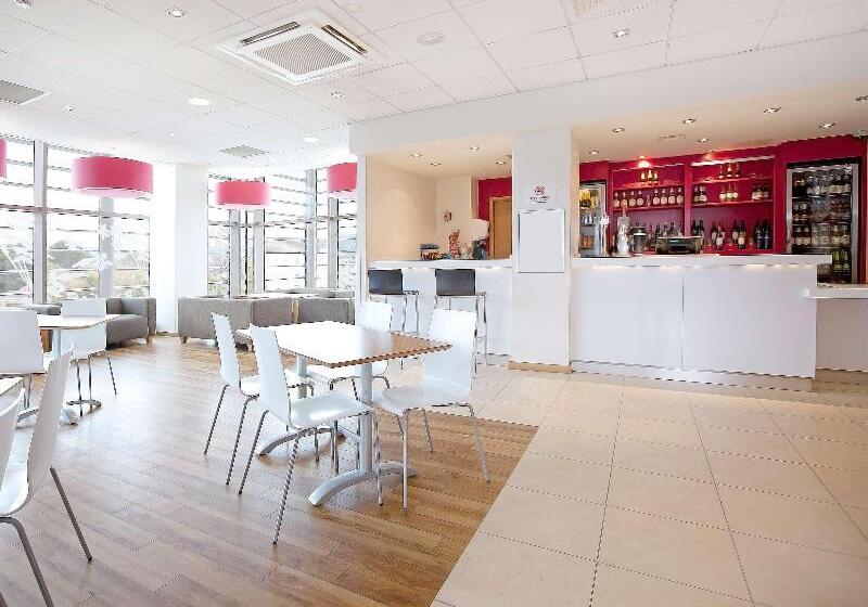 هتل Travelodge Gloucester