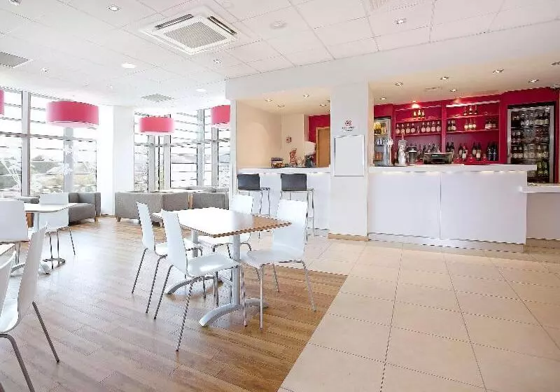 ホテル Travelodge Gloucester