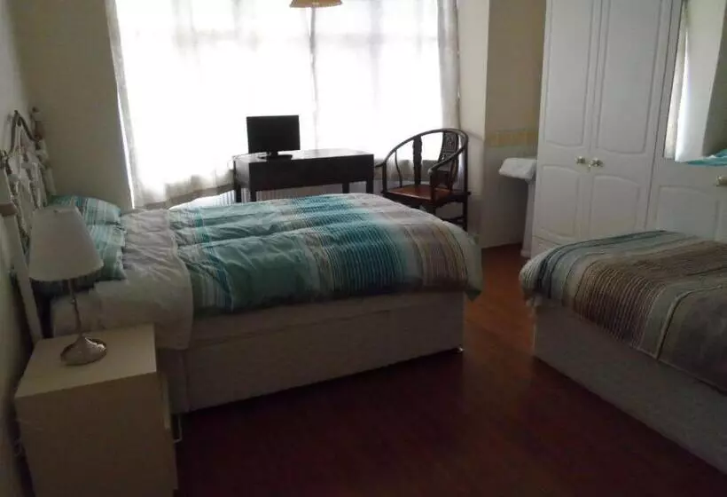 צימר Compton Guest House