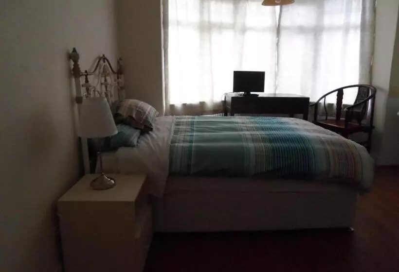 צימר Compton Guest House