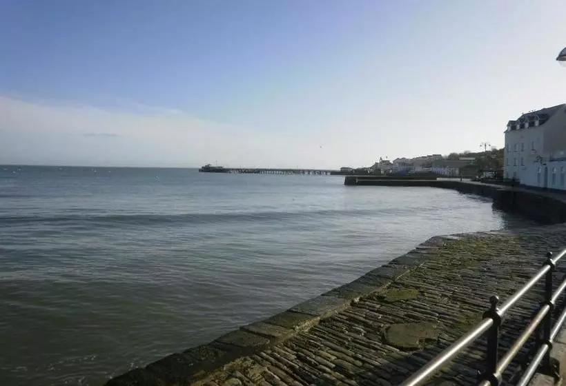 تختخواب و صبحانه Town Hall Lodge