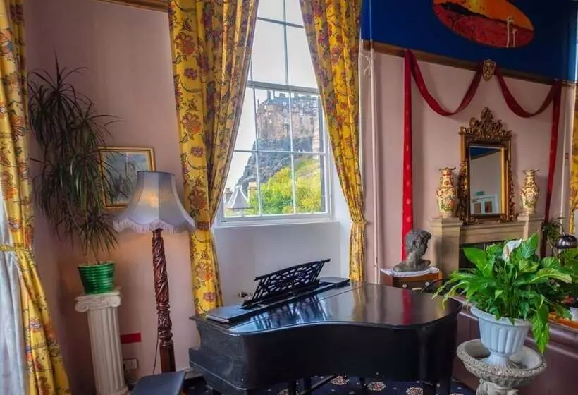 Castle Rock Hostel Adults Only