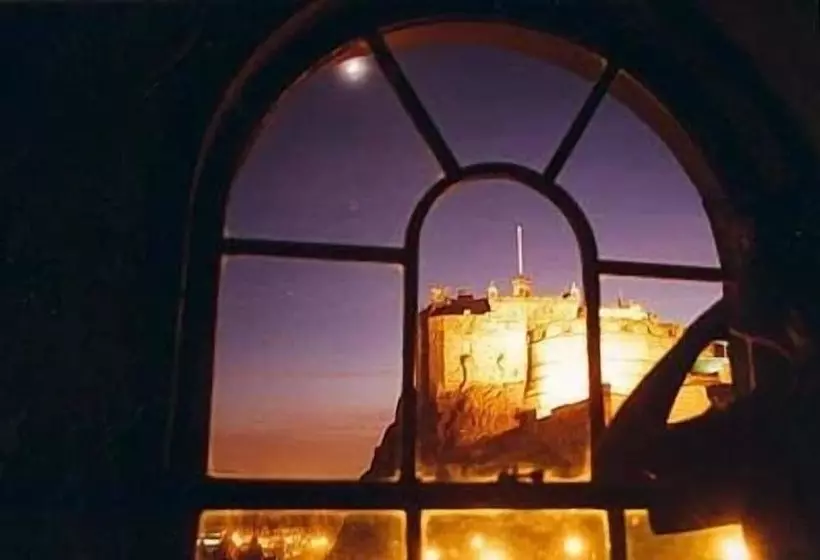 Castle Rock Hostel Adults Only