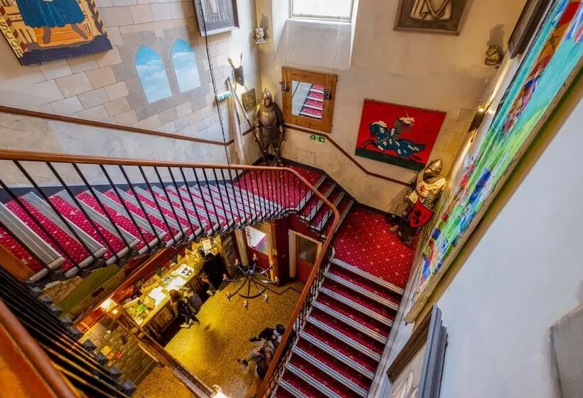 Castle Rock Hostel Adults Only