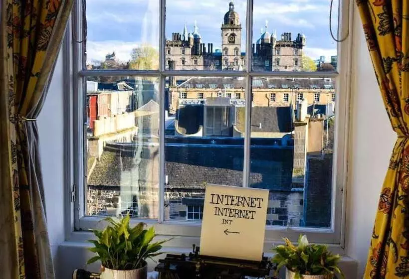 Castle Rock Hostel Adults Only