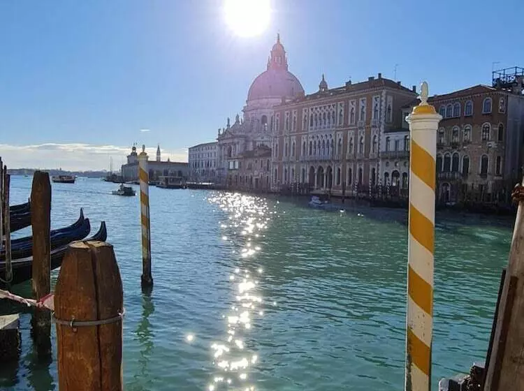 مسافرخانه Luxury Suites In Venice Friendly Venice Suites