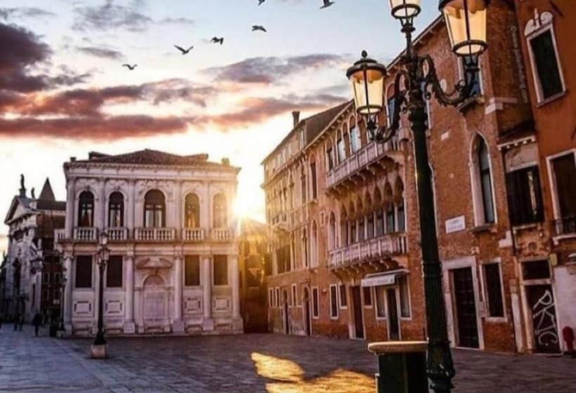 مسافرخانه Luxury Suites In Venice Friendly Venice Suites