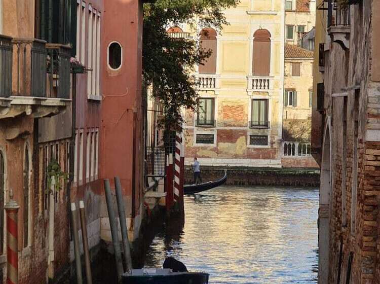 مسافرخانه Luxury Suites In Venice Friendly Venice Suites