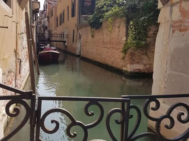 مسافرخانه Luxury Suites In Venice Friendly Venice Suites