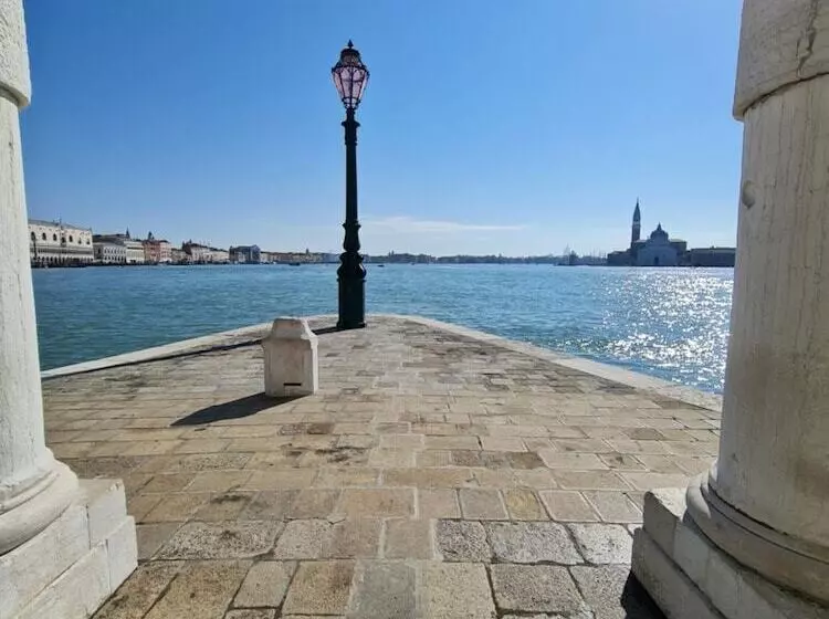 مسافرخانه Luxury Suites In Venice Friendly Venice Suites