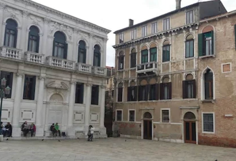 مسافرخانه Luxury Suites In Venice Friendly Venice Suites