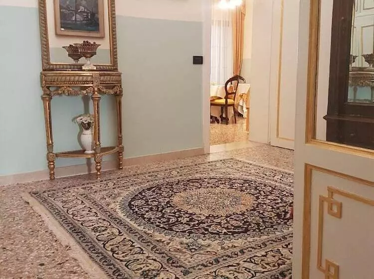 مسافرخانه Luxury Suites In Venice Friendly Venice Suites