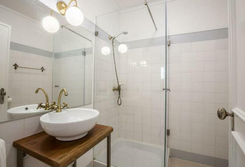 Хостел Sandhi House Yoga & Wellness