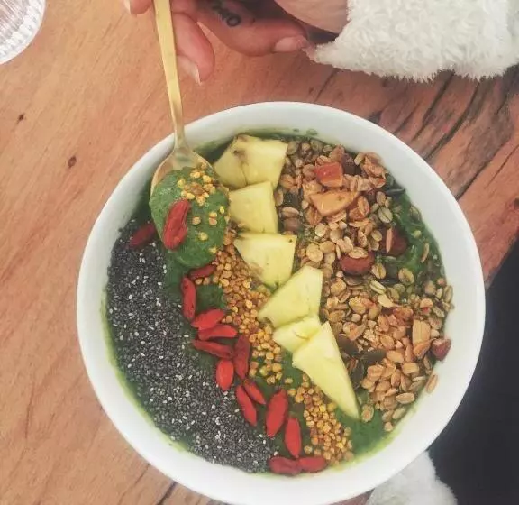 مسافرخانه Sandhi House Yoga & Wellness