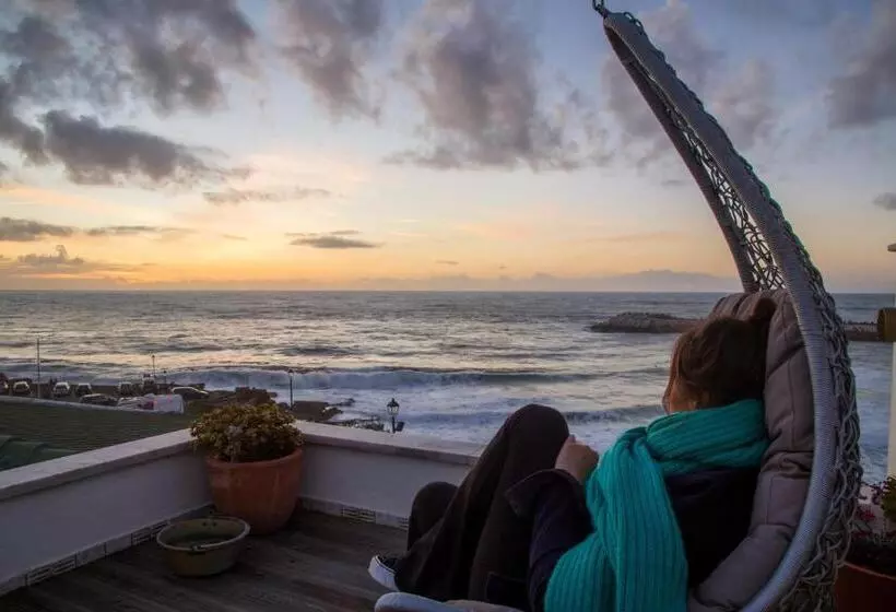 مسافرخانه Sandhi House Yoga & Wellness