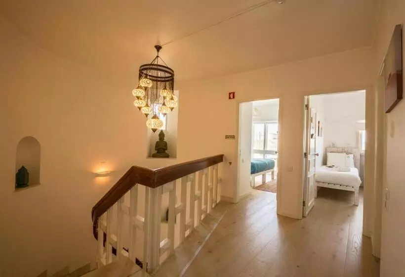 مسافرخانه Sandhi House Yoga & Wellness