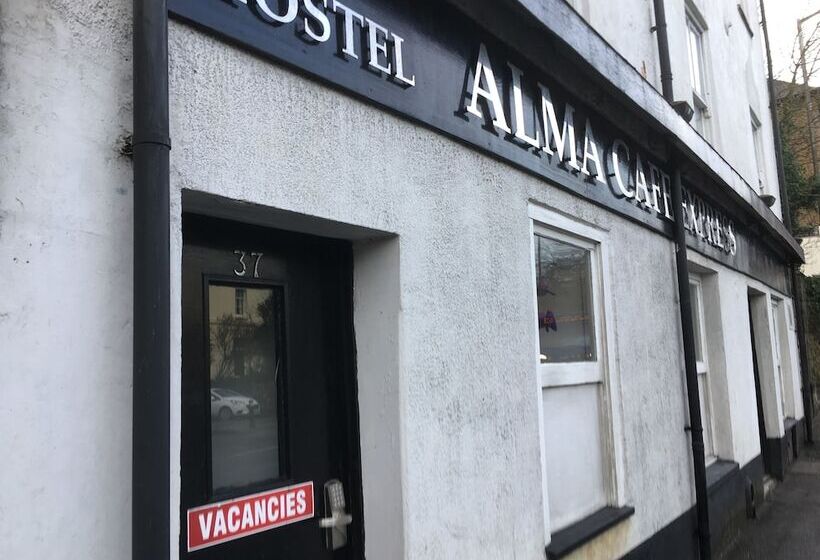 Hostel Alma