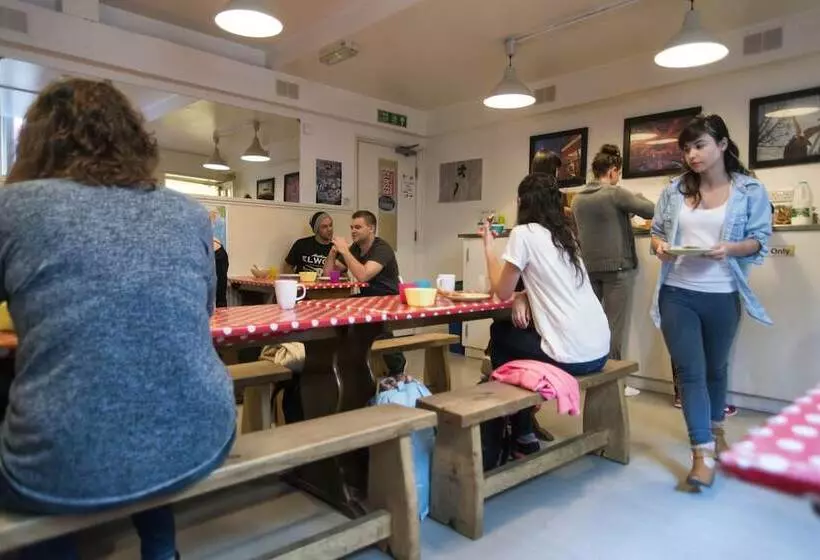 ホテル Astor Kensington Hostel