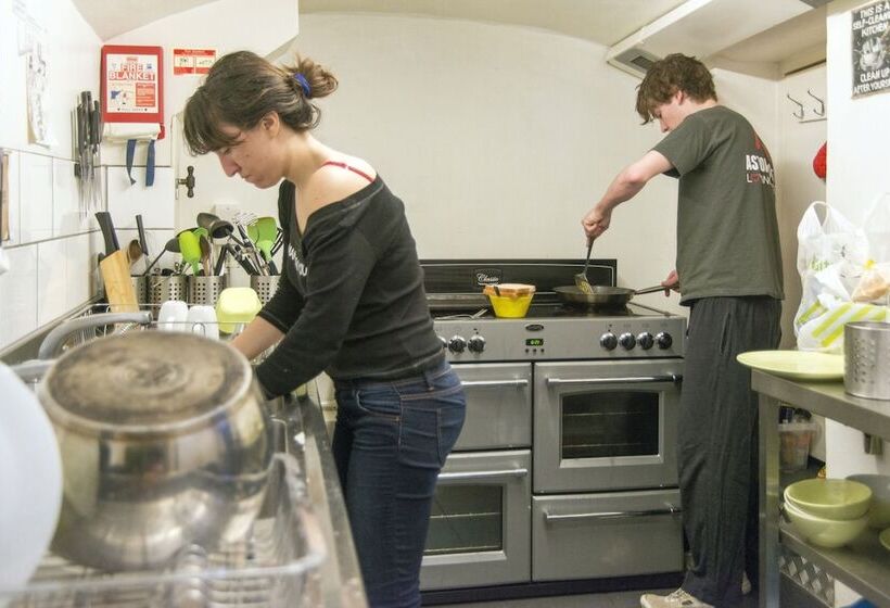 هتل Astor Kensington Hostel