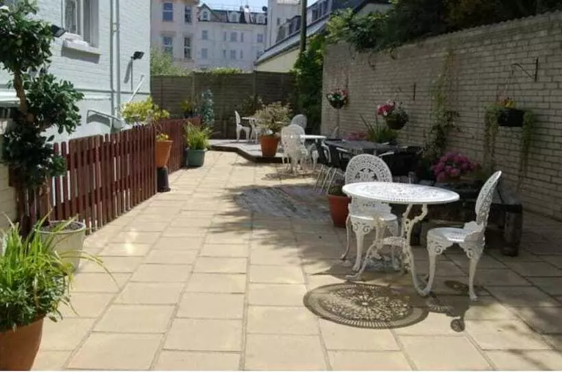 בית מלון כפרי Brooklands