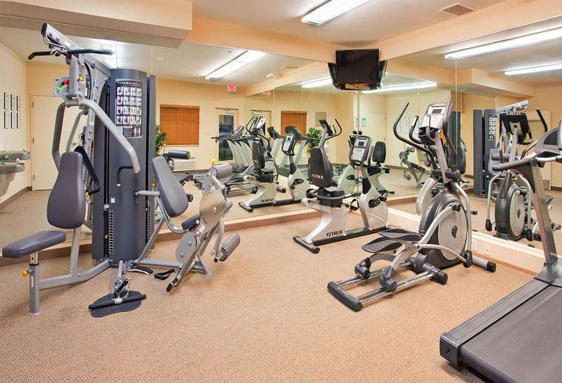 فندق Candlewood Suites Kansas City Airport