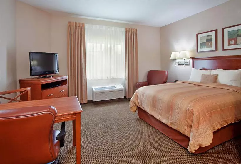 Отель Candlewood Suites Kansas City Airport
