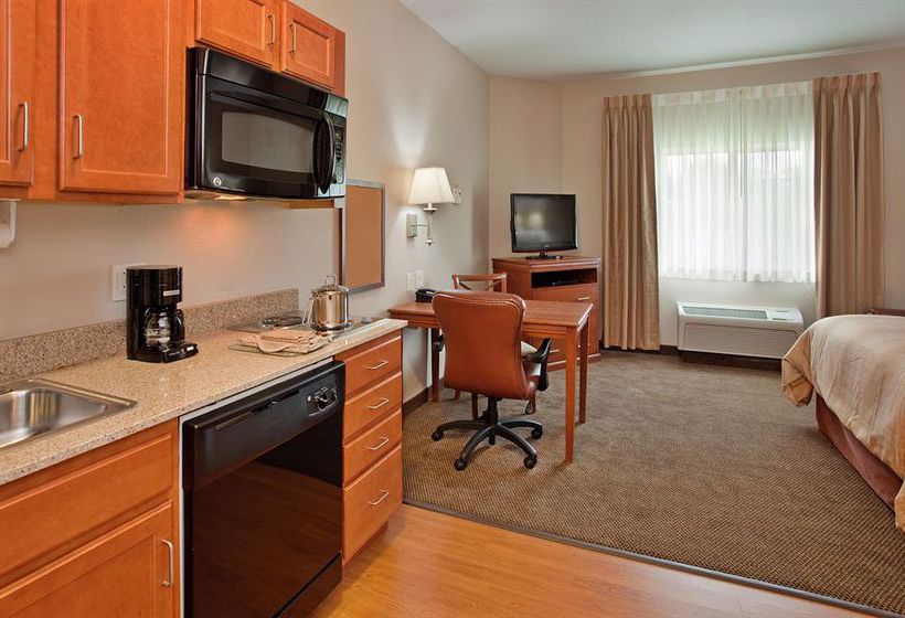 فندق Candlewood Suites Kansas City Airport