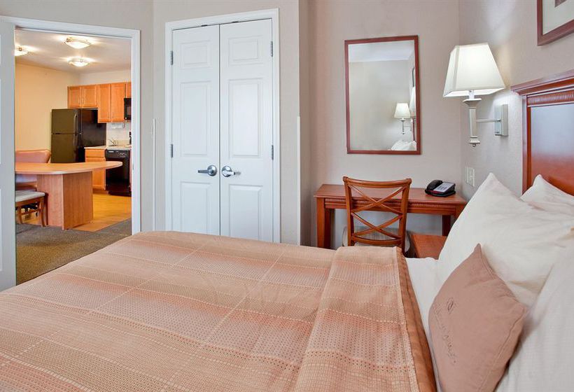 فندق Candlewood Suites Kansas City Airport