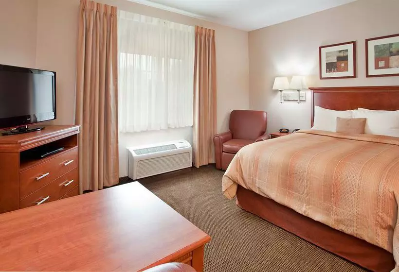 Отель Candlewood Suites Kansas City Airport