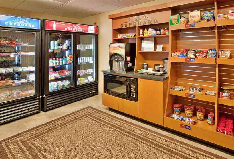 Отель Candlewood Suites Kansas City Airport