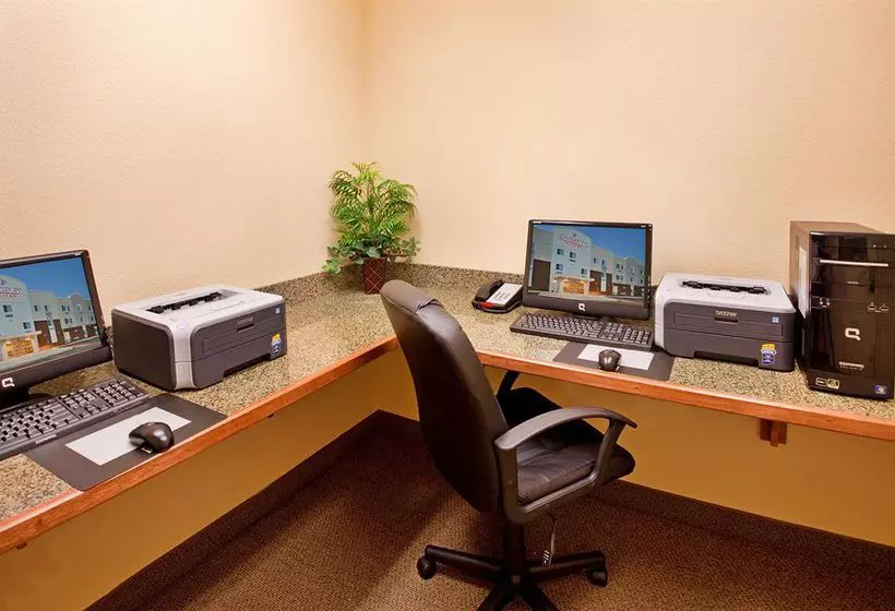 Отель Candlewood Suites Kansas City Airport