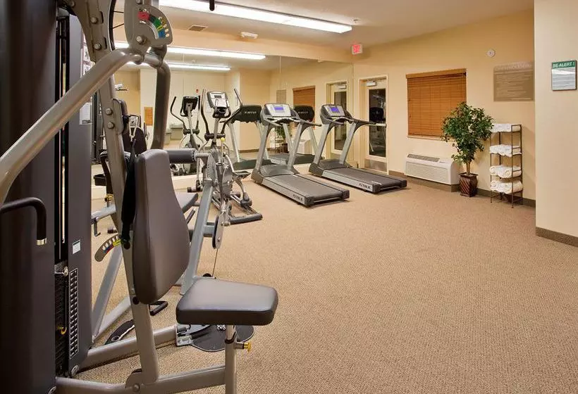 Отель Candlewood Suites Kansas City Airport