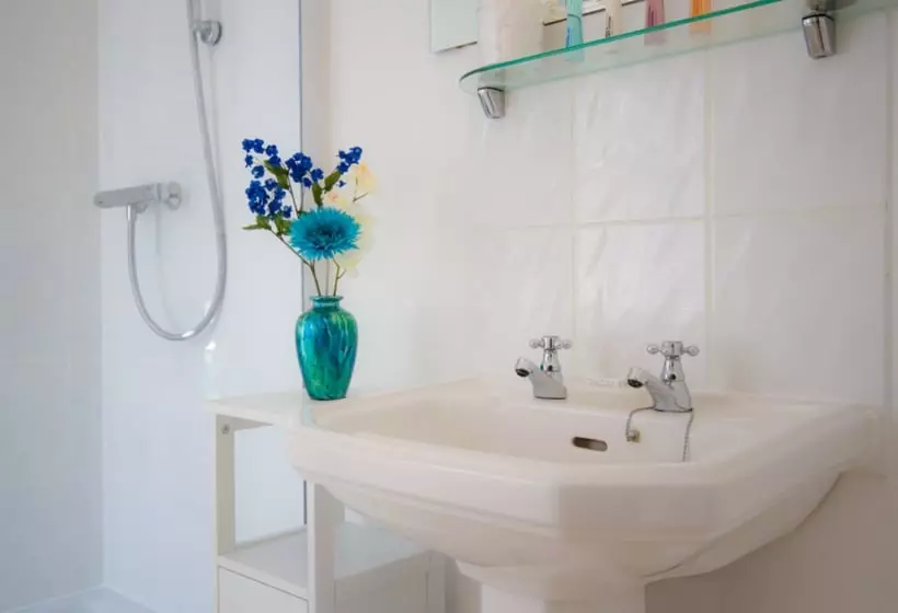 هتل The Guesthouse East