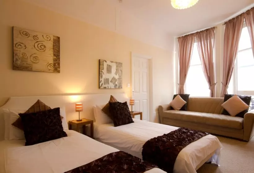 هتل The Guesthouse East