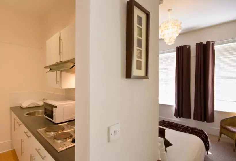 هتل The Guesthouse East