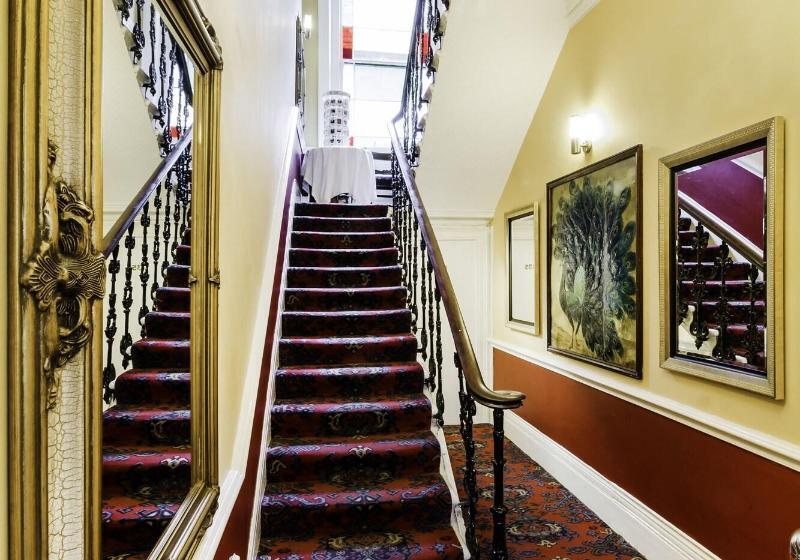 فندق Tudor Court