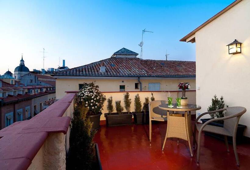 Thc Tirso Molina Hostel