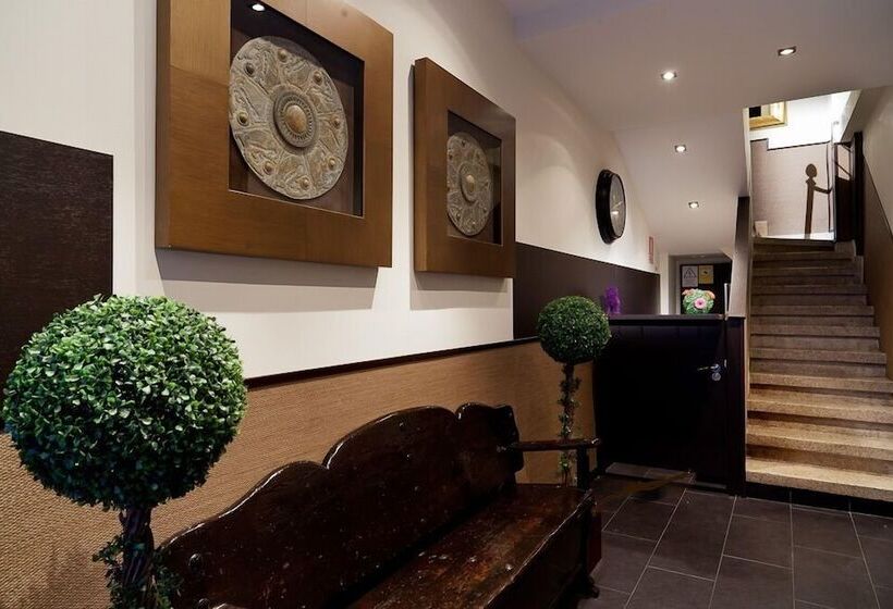 Thc Tirso Molina Hostel