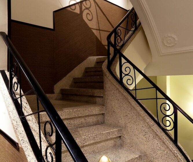 Thc Tirso Molina Hostel