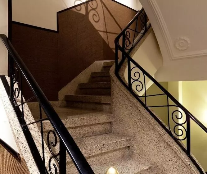 Thc Tirso Molina Hostel